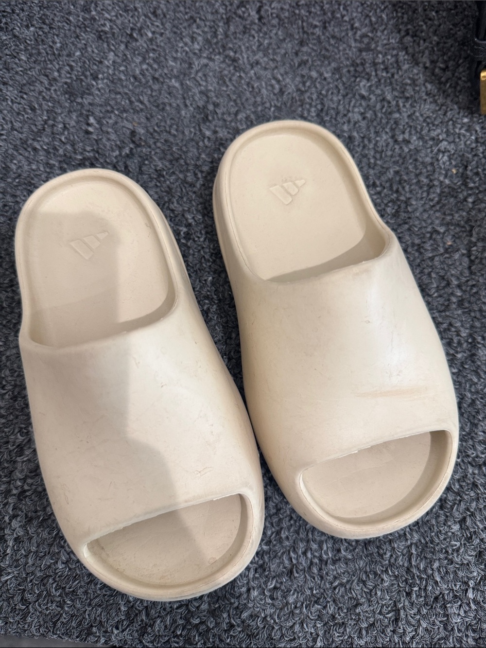 Yeezy Kids Cream Slide Sandals